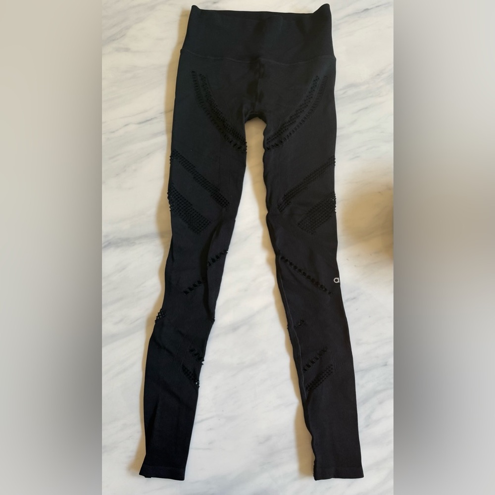 ALO Black Textured Leggings
